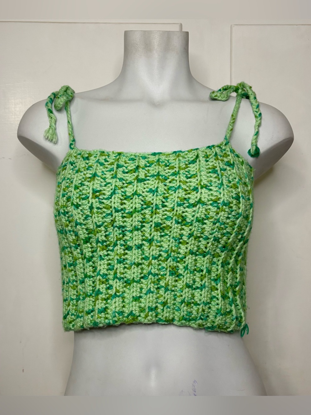 Vintage 70s/80s Green Hand Knit Cropped Tie Strap Tank Top